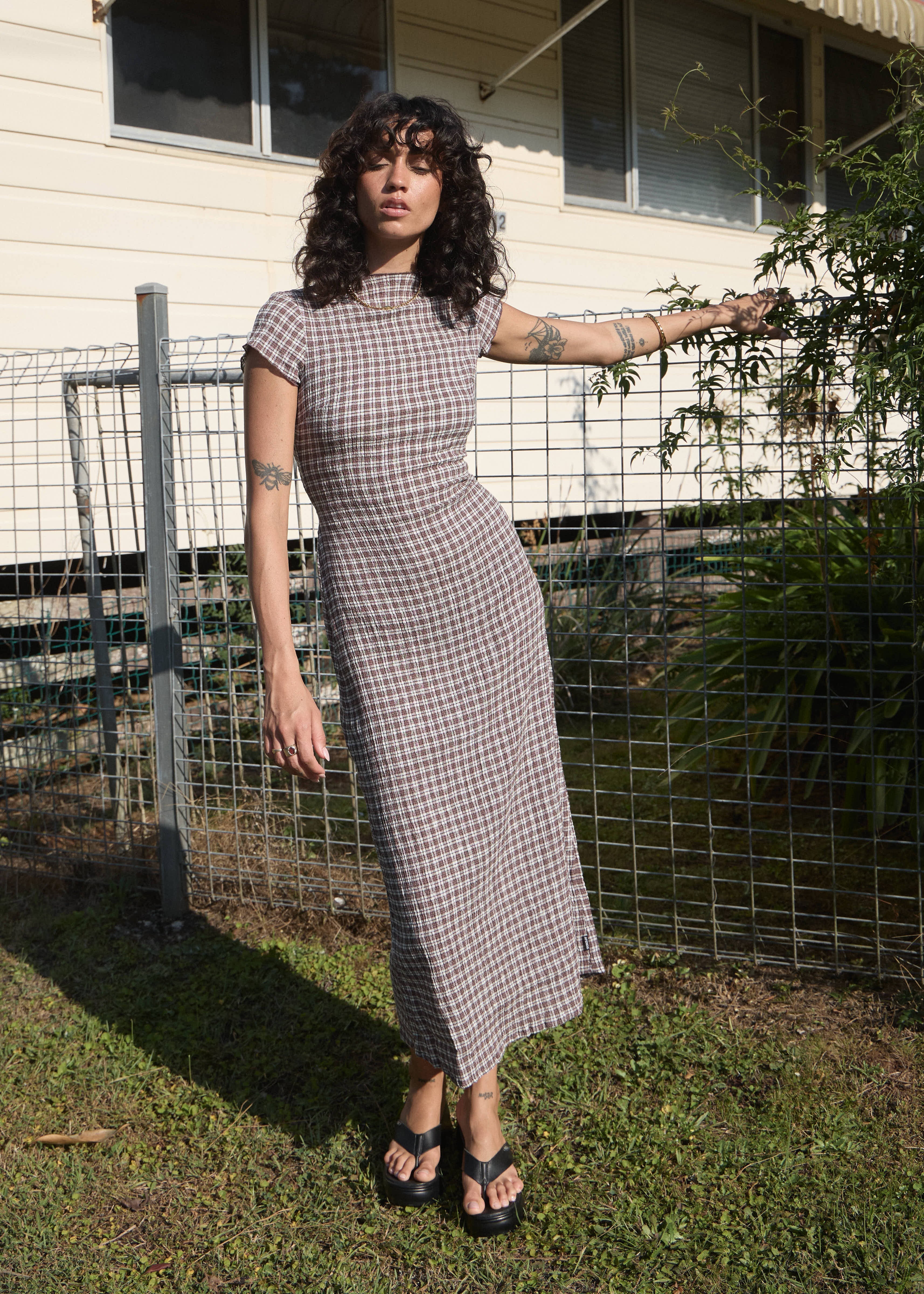 AFENDS Womens Elodie - Seersucker Midi Dress - Base Coffee Check
