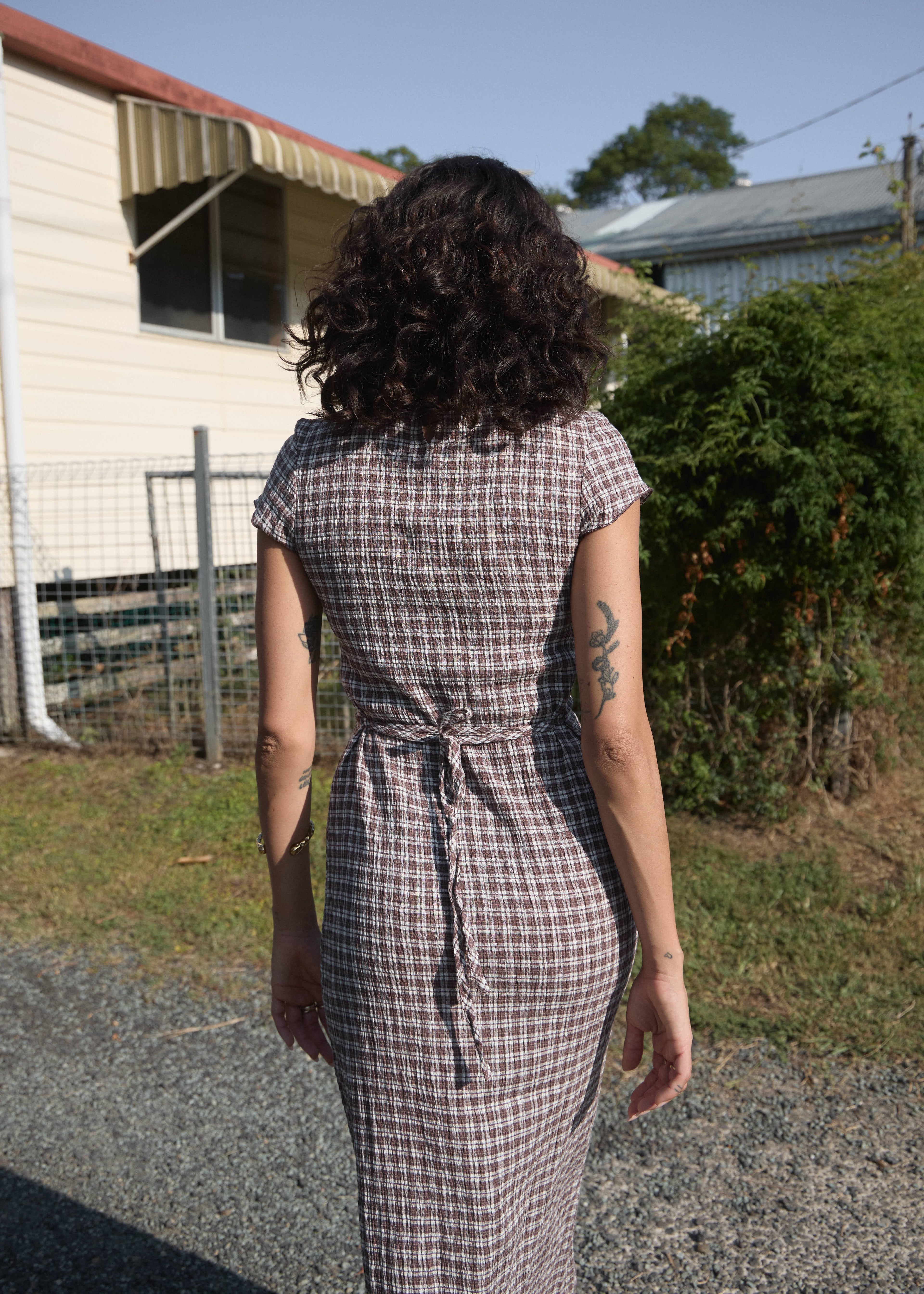 AFENDS Womens Elodie - Seersucker Midi Dress - Base Coffee Check
